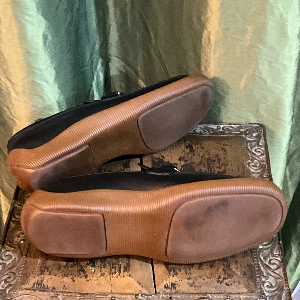 GUCCI Horsebit Accent Leather Loafers - Picture 6 of 8